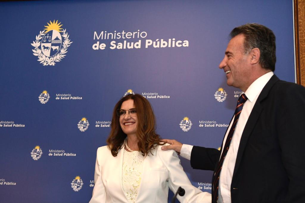 Salinas saluda a Rando en la ceremonia de cambio de mando en el MSP