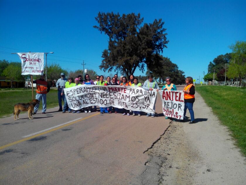 Corte de ruta en La Casilla, Flores, fotos gentileza SEMANARIO PUEBLO