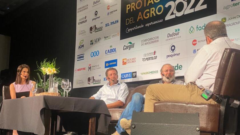 Los Protagonistas del Agro 2022, evento organizado por la Asociación Agropecuaria de Dolores (AAD) fueron Elizabeth Misa, directora general de Frigorífico Las Moras; Mariano Bosch, cofundador de Adecoagro; y Juan Bouza, director de Bodegas Bouza.