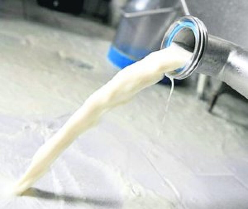 imagen-leche-fresca-en-tanque-300x252.jpg