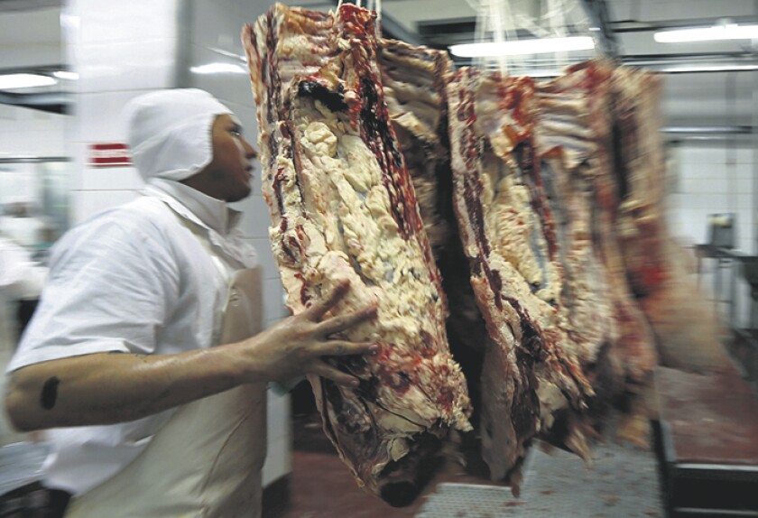 imagen-a-worker-handles-beef-18926670.jpg