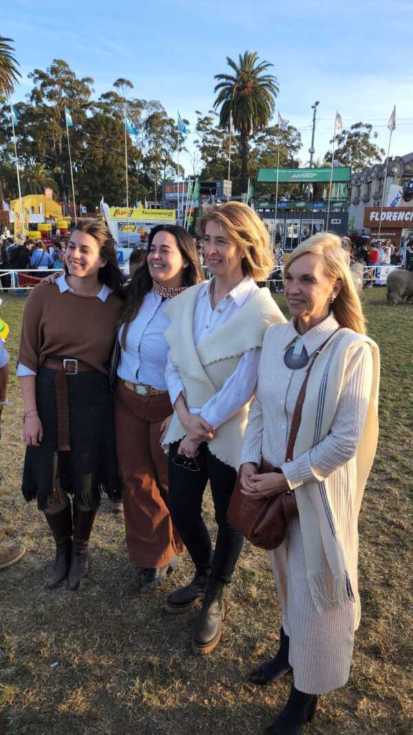 Fernanda Sfeir, Camila Ramírez, Fernanda Maldonado y Beatriz Argimón en pista Corriedale.