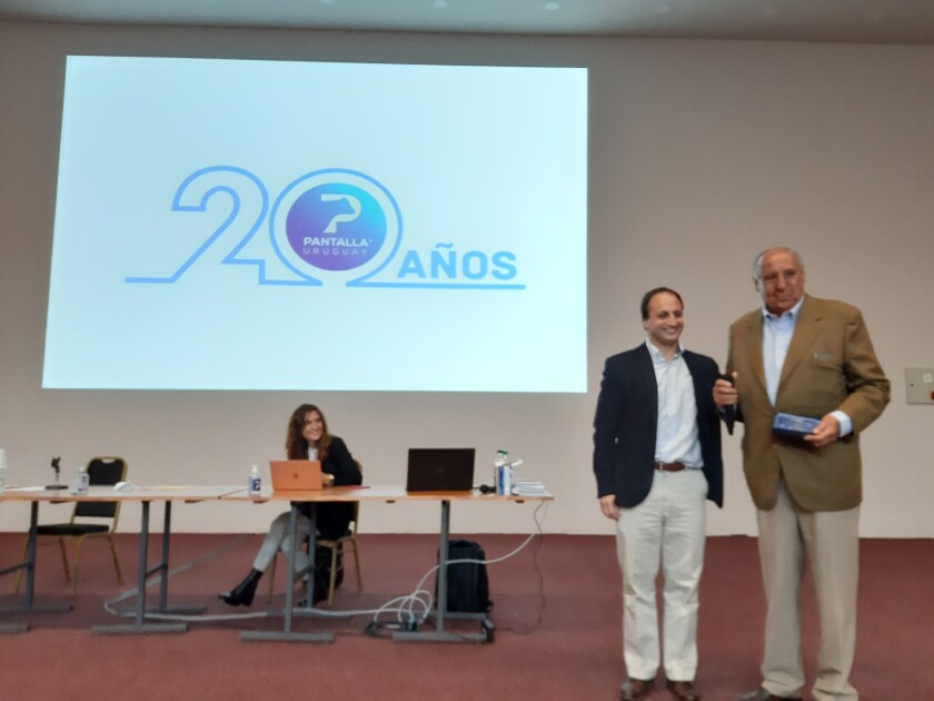 Pantalla Uy 20 años