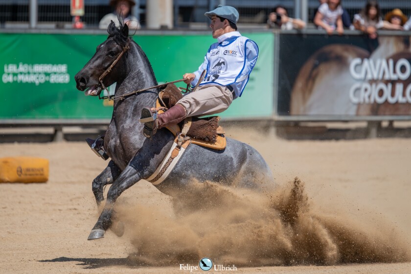 Felipe Banchero, no sólo fue Freno de Plata en su categoría, sino también el “jinete destaque” de la competencia realizada en Esteio, Brasil, con 126 competidores en pistas.