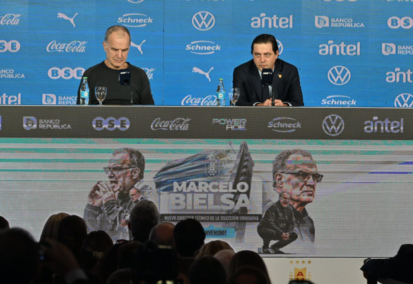 Imperdible anécdota: el día que Marcelo Bielsa llegó "de ciruja" a Uruguay y estuvo al borde del "delito" - EL PAÍS Uruguay