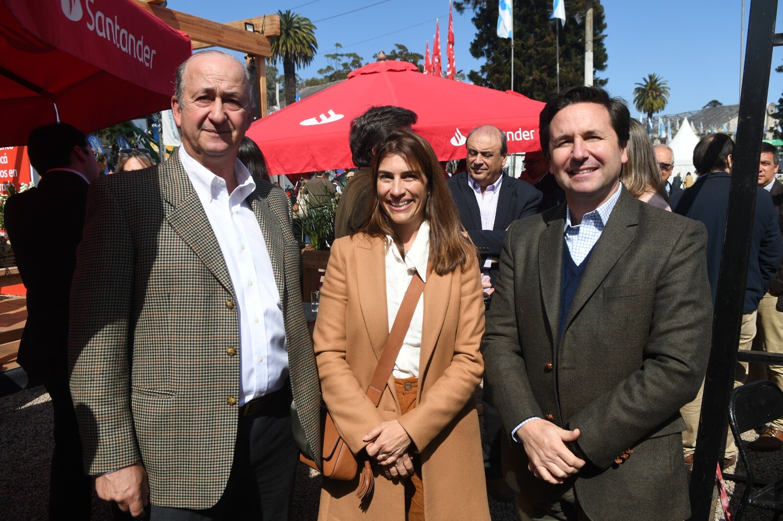 Marcelo Piquet, Alma Aznárez Elorza y Diego Mora durante el lanzamiento de la app de Santander en Expo Prado.