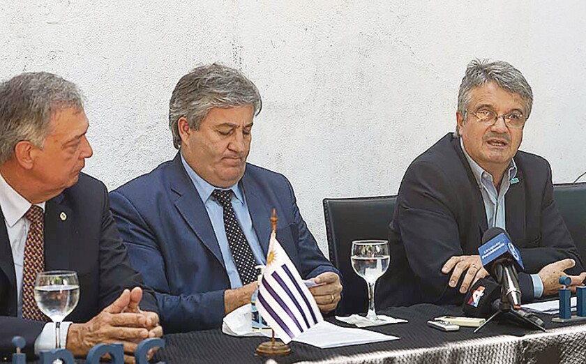 Ministro Fernando Mattos, Conrado Ferber, presidente del Instituto Nacional de Carnes (INAC) y varios Gerentes de INAC, destacaron el año récord.