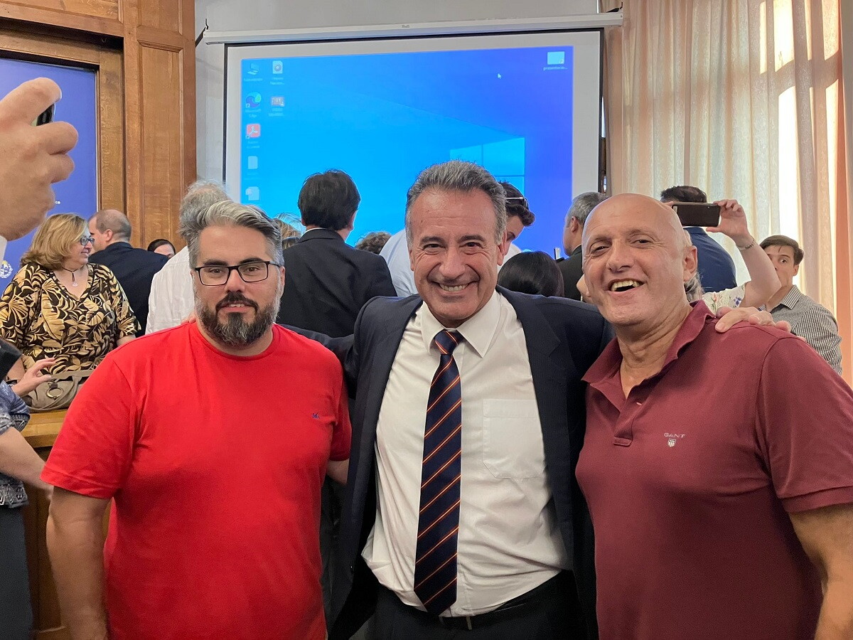Martín Pereira, presidente de la Federación de Funcionarios de Salud Pública, Daniel Salinas, en su despedida del MSP, y Jorge Bermúdez, presidente de la Federación Uruguaya de la Salud (FUS)