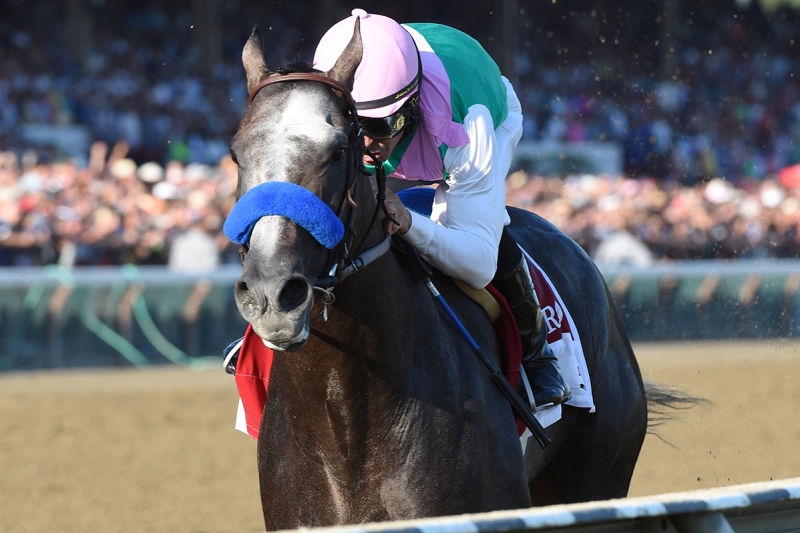 El eterno femenino de una imaginativa pintora