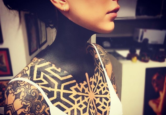 El eterno femenino de una imaginativa pintora