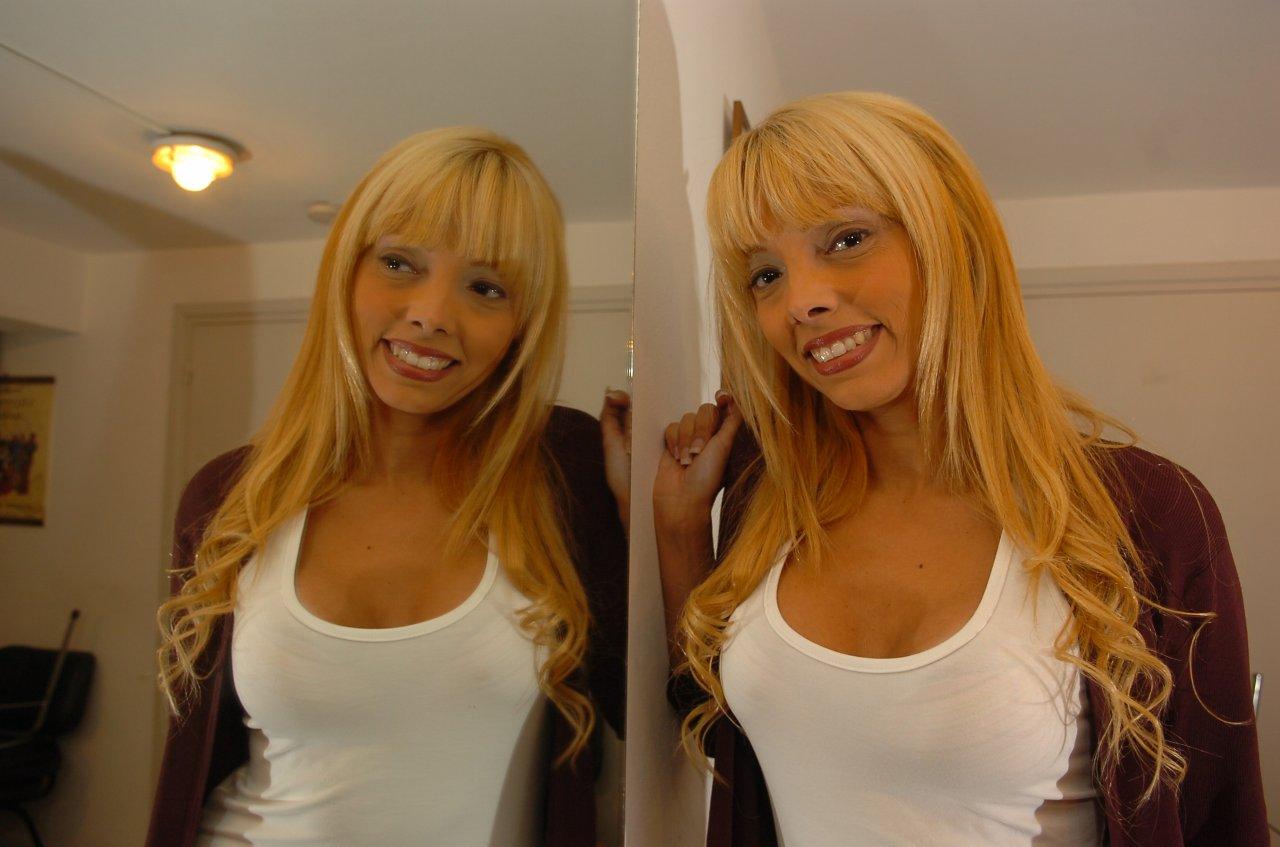 El eterno femenino de una imaginativa pintora