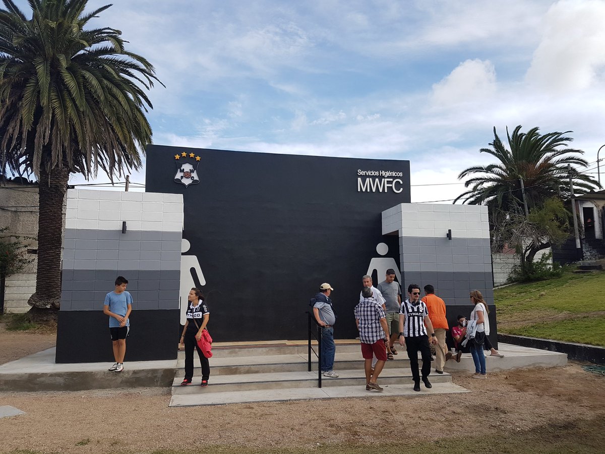 Los coquetos baños del Parque Alfredo Víctor Viera.