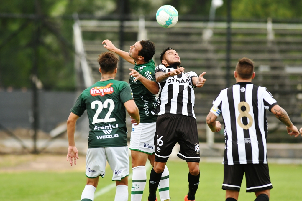 El eterno femenino de una imaginativa pintora