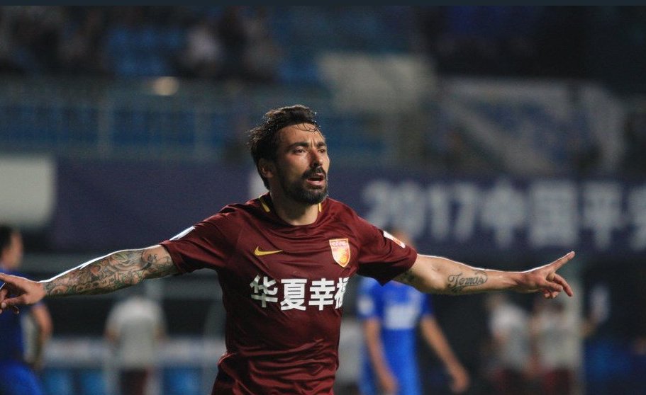 Ezequiel Lavezzi anotó un verdadero golazo para el Hebei. Foto: @Tribunerocom
