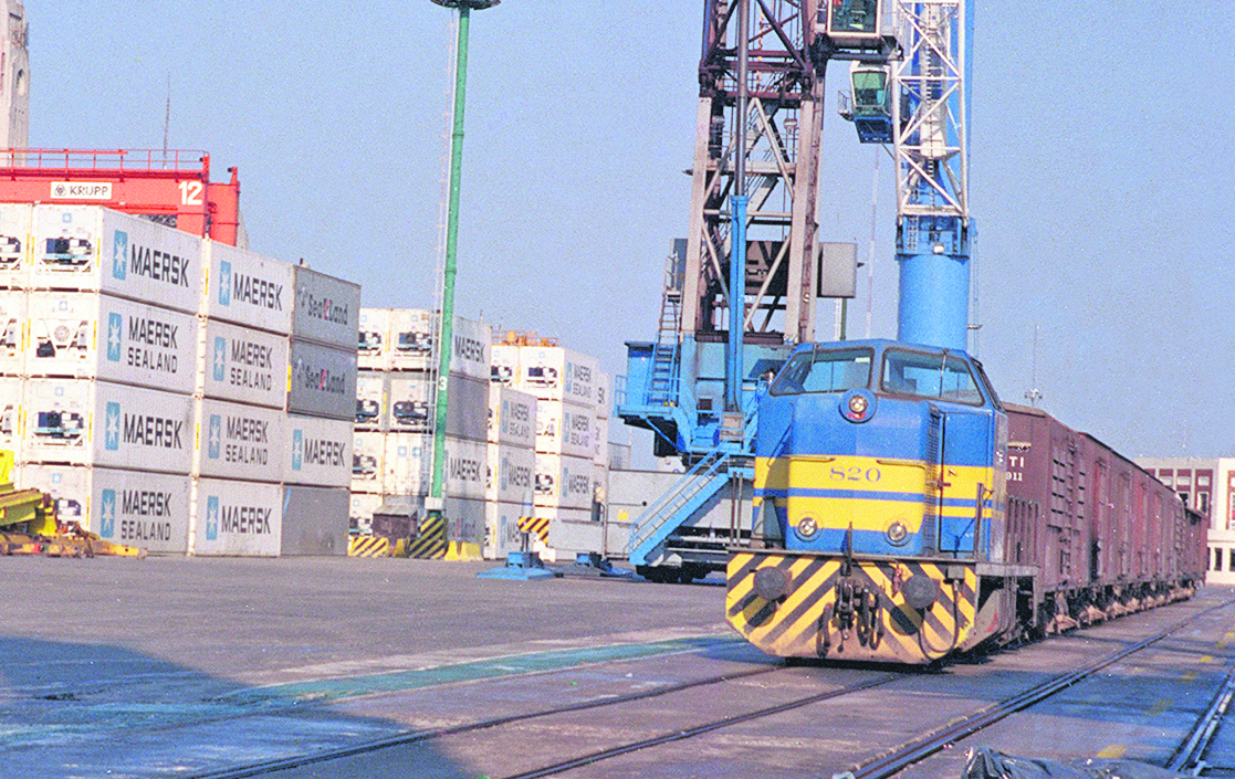 El eterno femenino de una imaginativa pintora