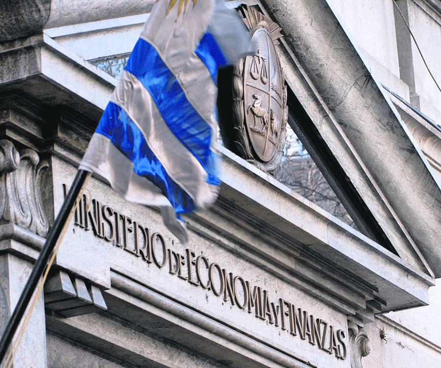 El eterno femenino de una imaginativa pintora