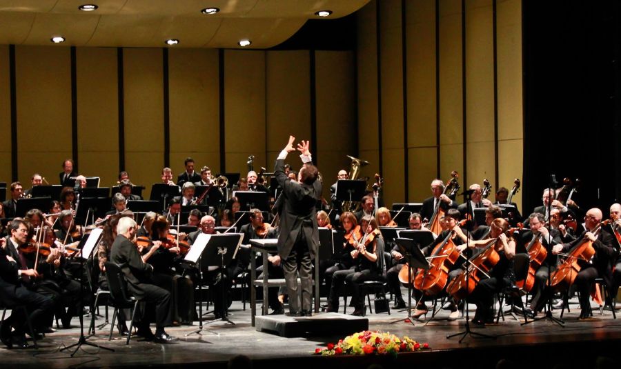 El eterno femenino de una imaginativa pintora