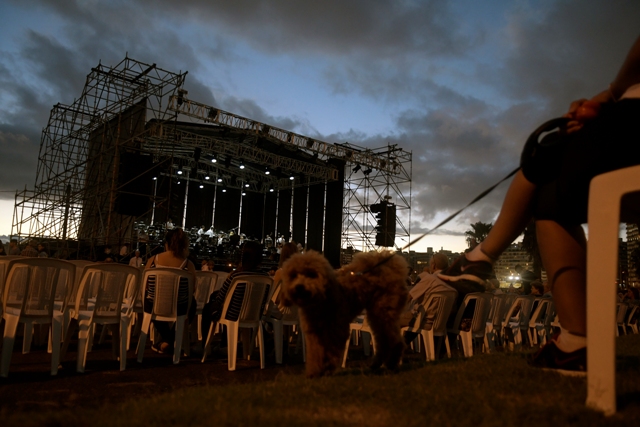La Orquesta Filarmónica de Montevideo inauguró la temporada en la Rambla de Pocitos. Foto: Fernando Ponzetto
