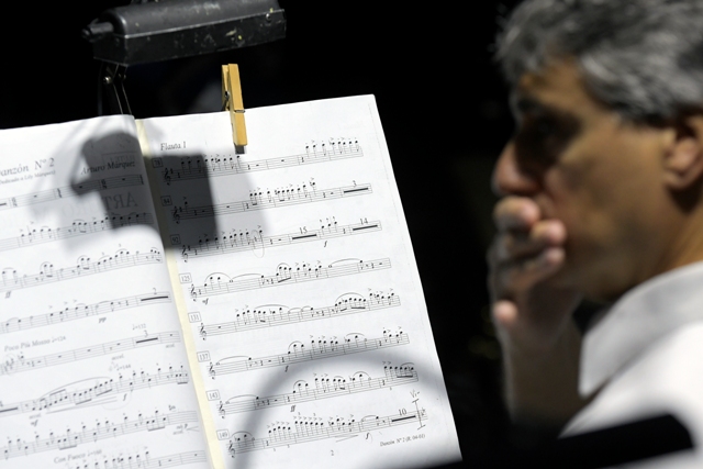 La Orquesta Filarmónica de Montevideo inauguró la temporada en la Rambla de Pocitos. Foto: Fernando Ponzetto