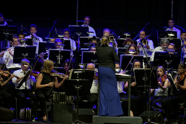 La Orquesta Filarmónica de Montevideo inauguró la temporada en la Rambla de Pocitos. Foto: Fernando Ponzetto