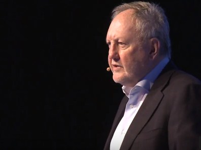 El eterno femenino de una imaginativa pintora