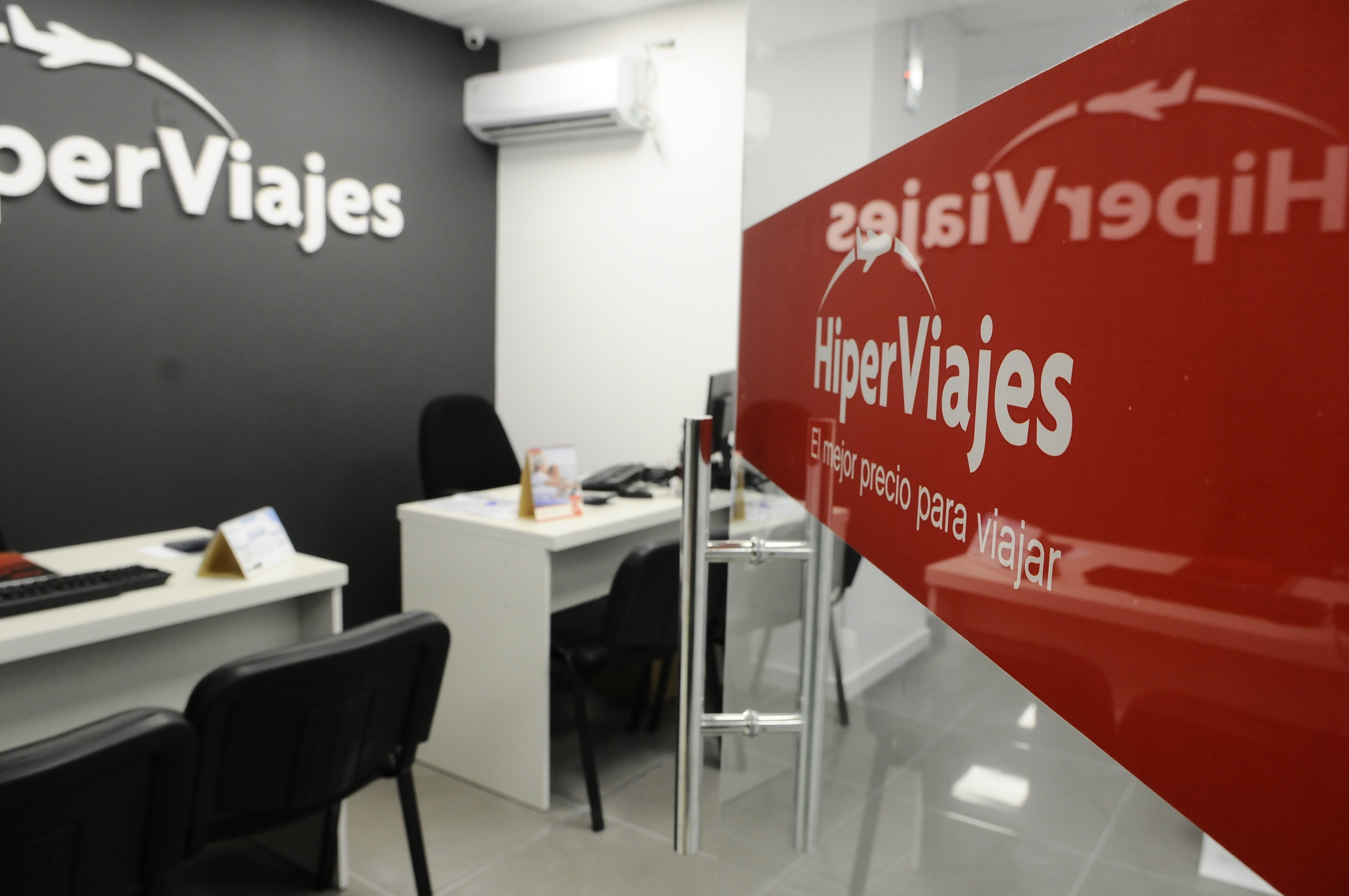 El eterno femenino de una imaginativa pintora