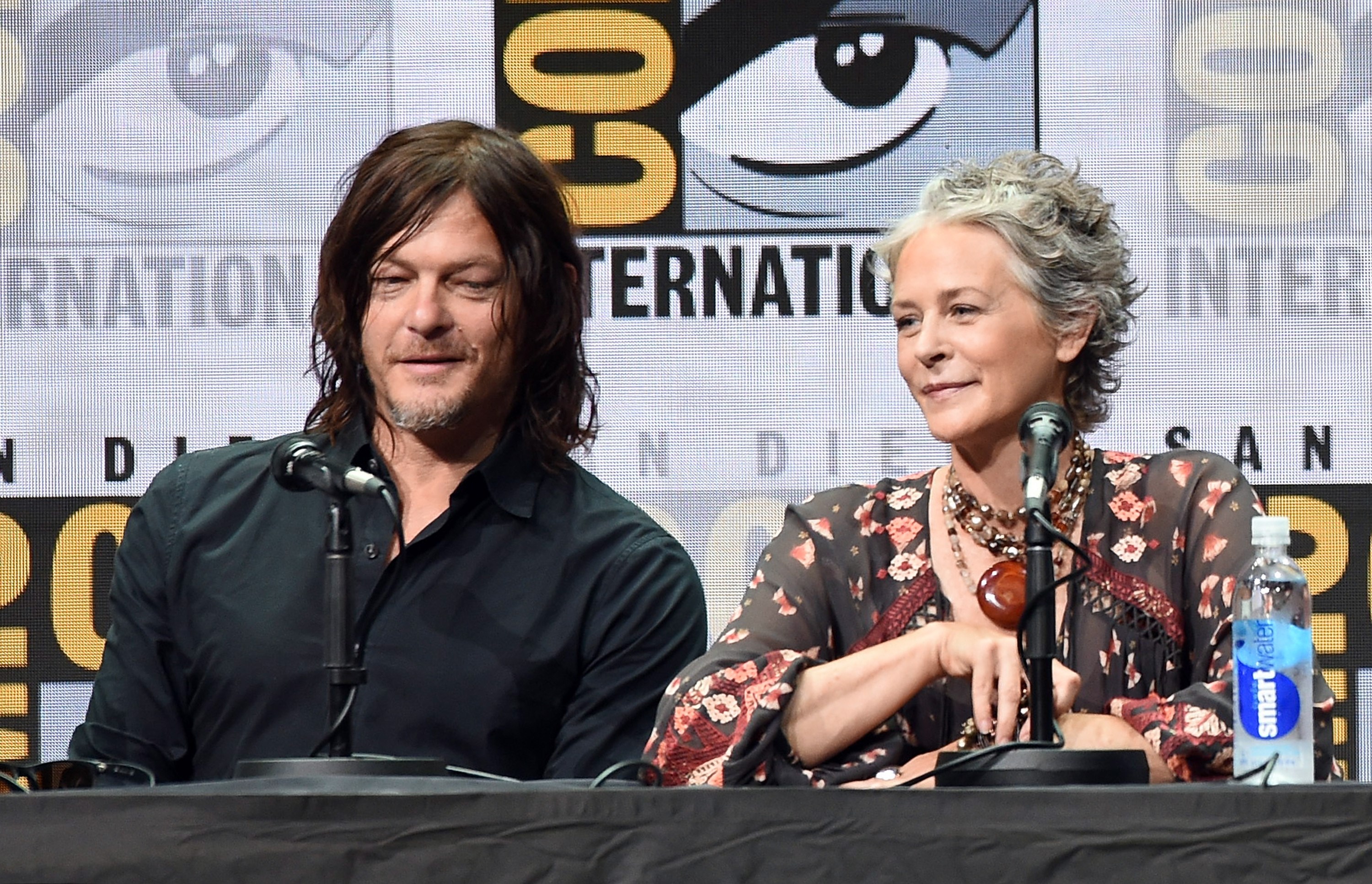 Los actores Norman Reedus y Melissa McBride -Daryl y Carol en The Walking Dead-, se unieron al panel de actores de la serie en San Diego. En la conferencia se anunció que la octava temporada tendrá el estreno el 22 de octubre, también en Uruguay.