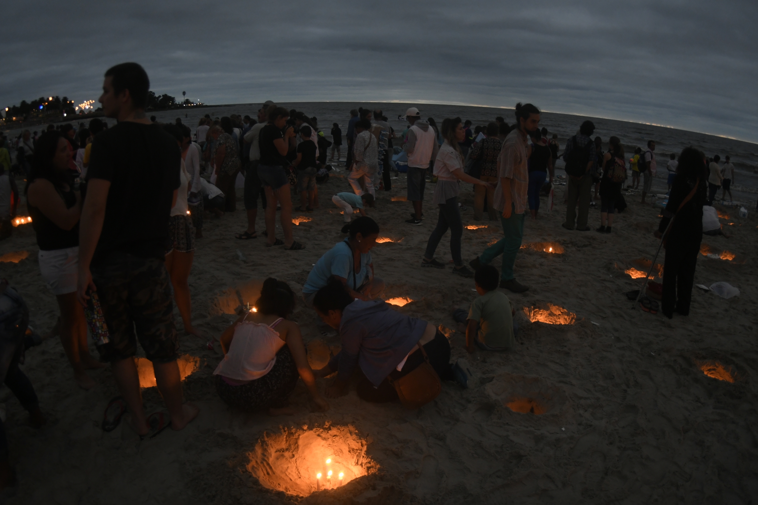 Miles de creyentes homenajearon a la diosa del mar en su día. Foto: Fernando Ponzetto