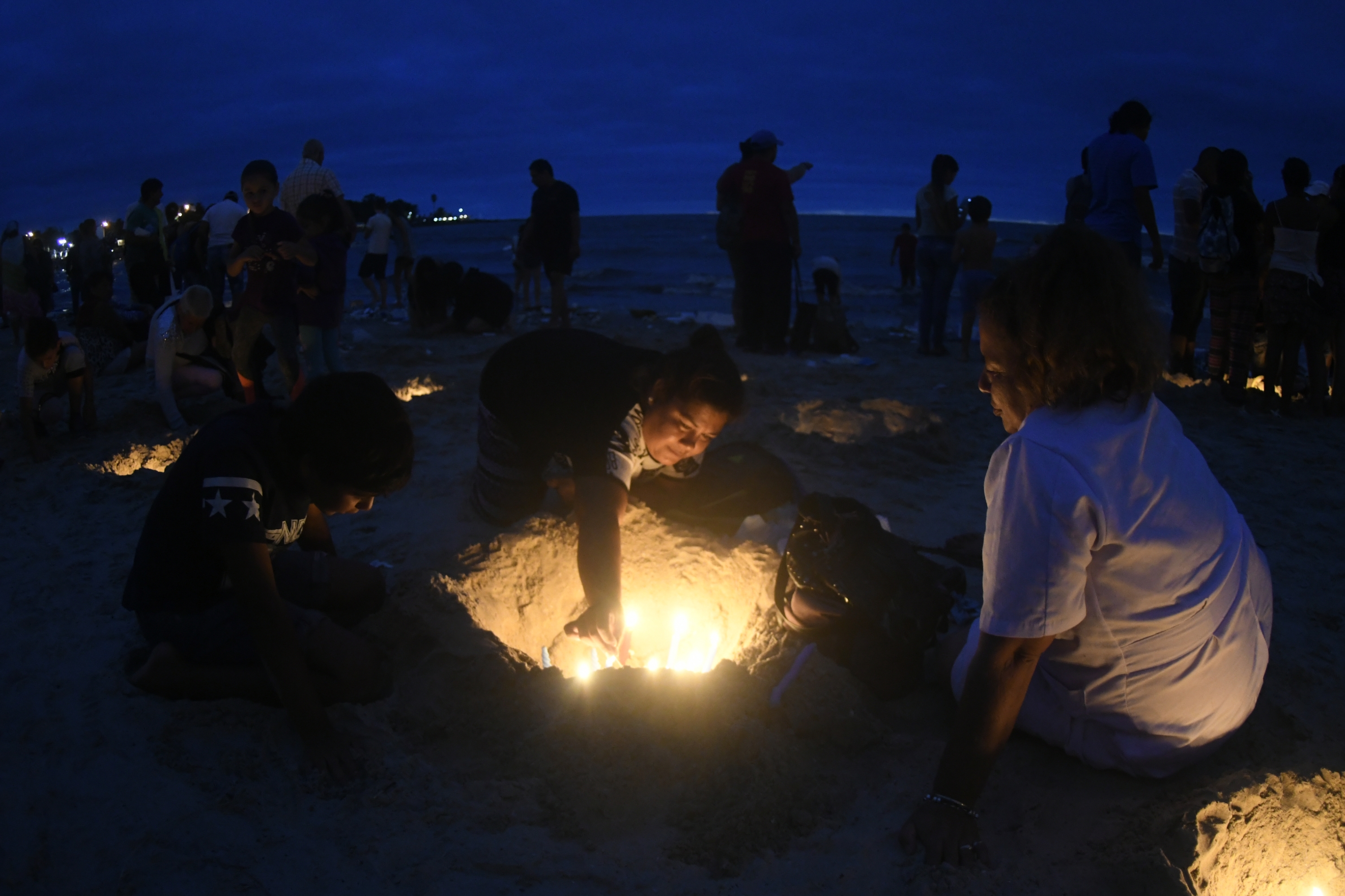 Miles de creyentes homenajearon a la diosa del mar en su día. Foto: Fernando Ponzetto