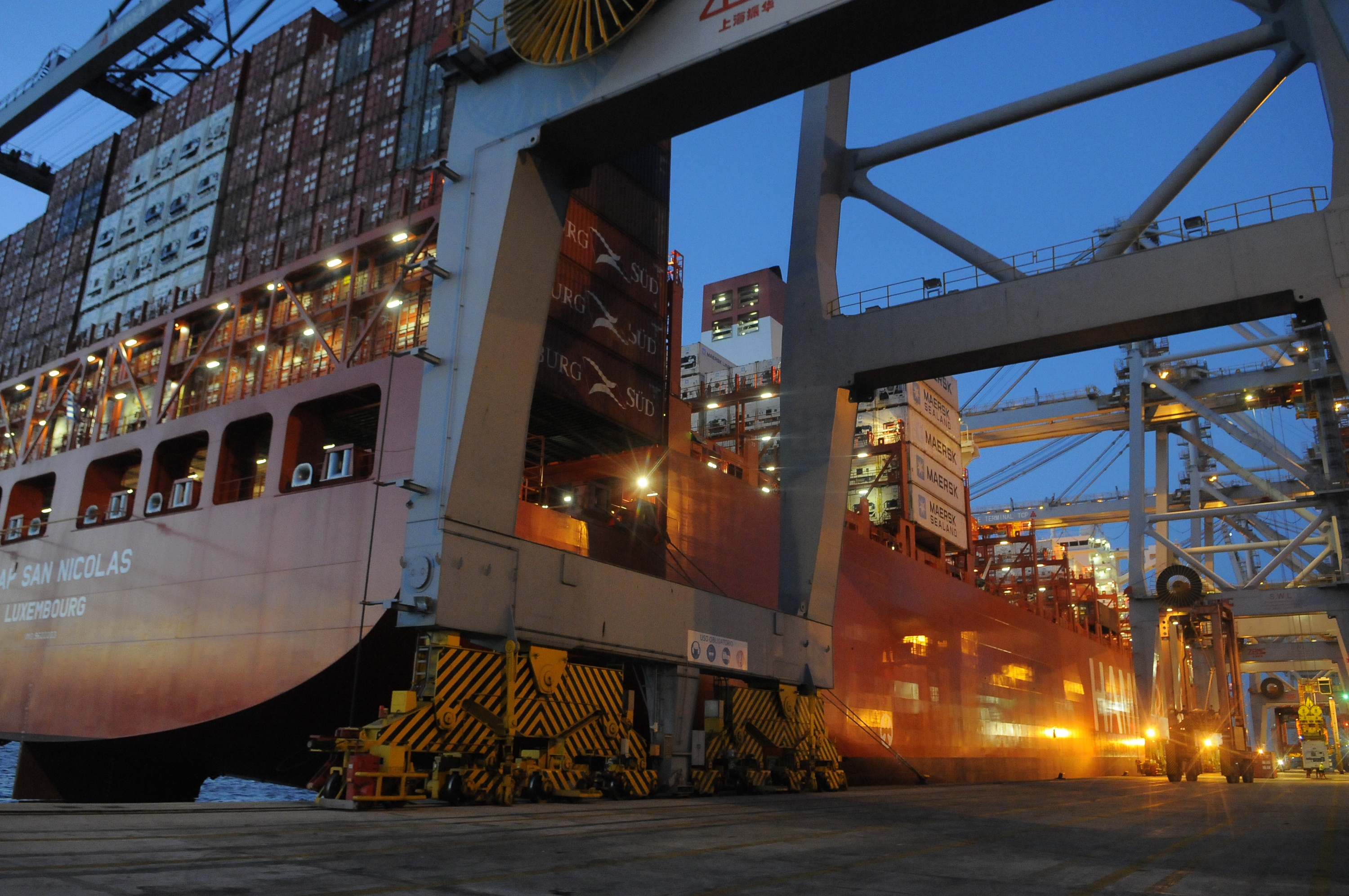 El eterno femenino de una imaginativa pintora