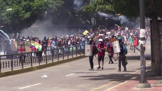 Suben a 75 los muertos en Venezuela por tensión política