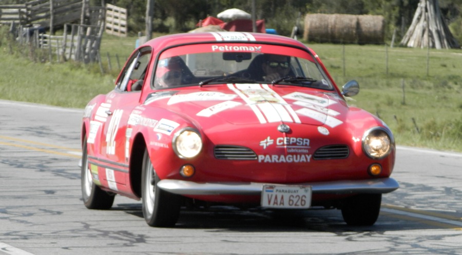 El eterno femenino de una imaginativa pintora