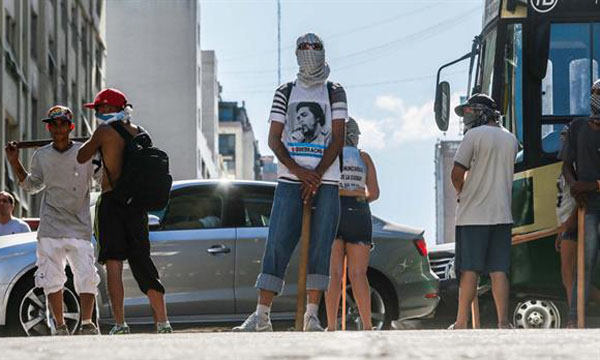 El eterno femenino de una imaginativa pintora