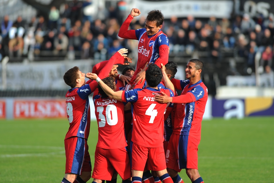 El eterno femenino de una imaginativa pintora