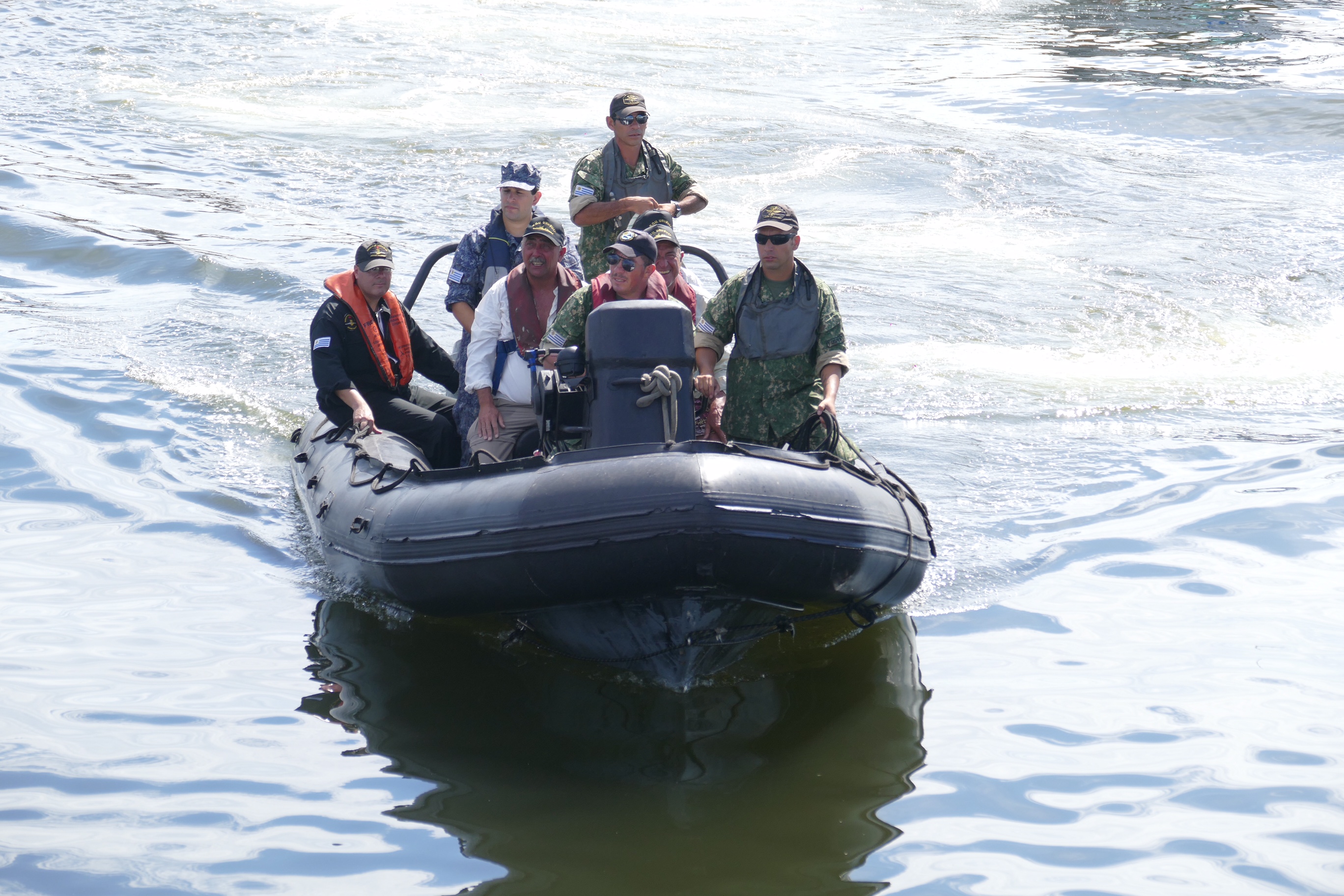 Rescate a tripulantes de Punta del Este. Foto: Ricardo Figueredo