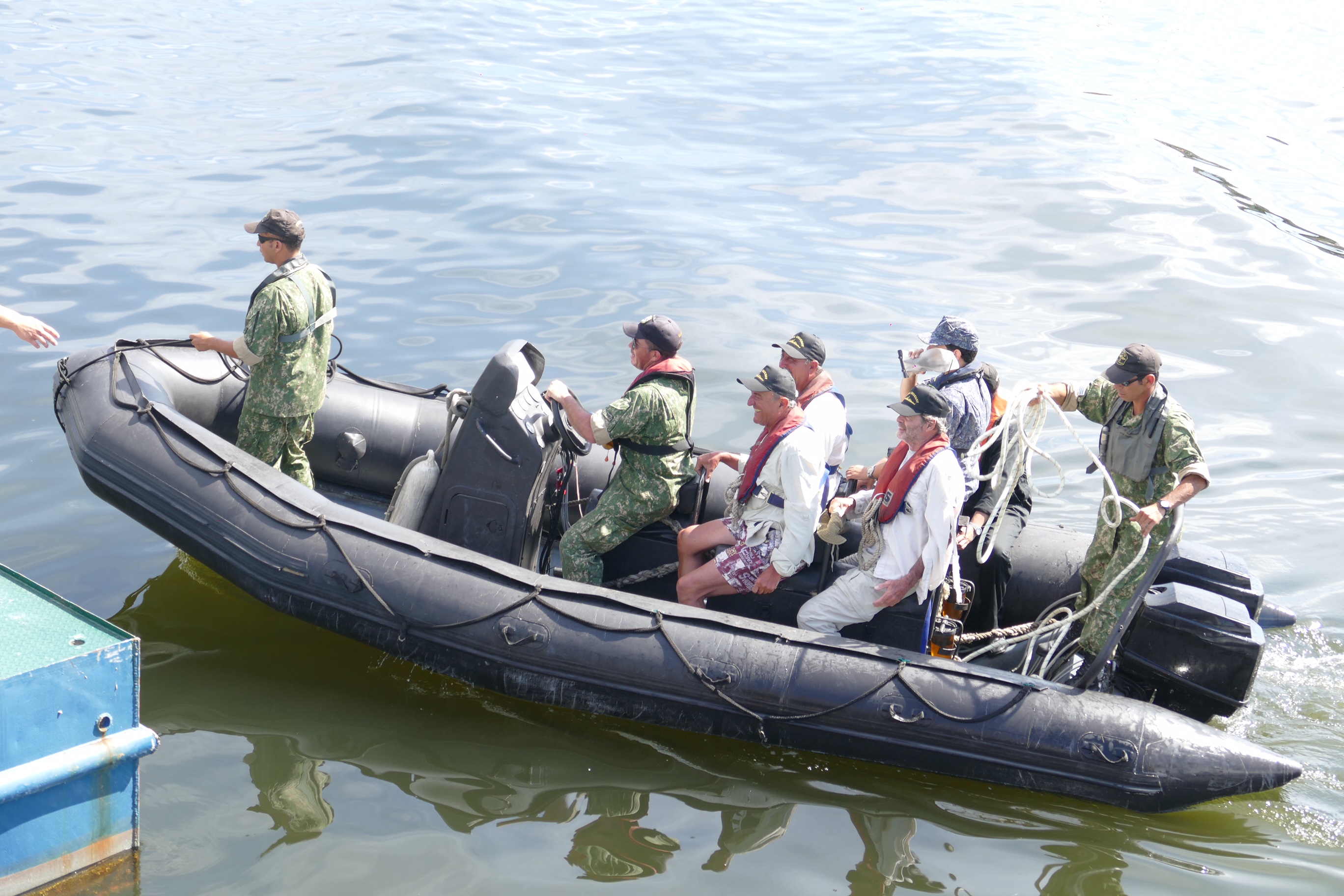 Rescate a tripulantes de Punta del Este. Foto: Ricardo Figueredo
