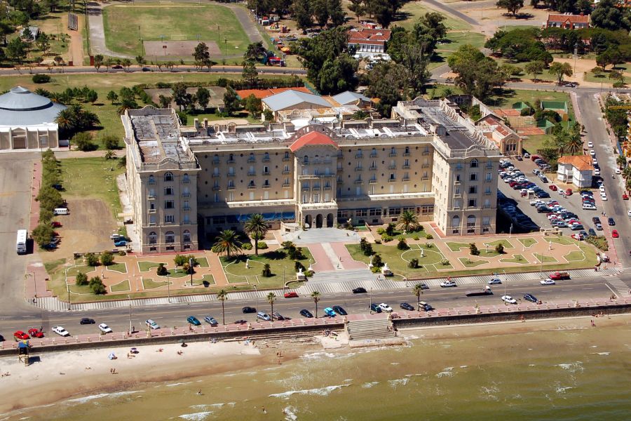 El eterno femenino de una imaginativa pintora