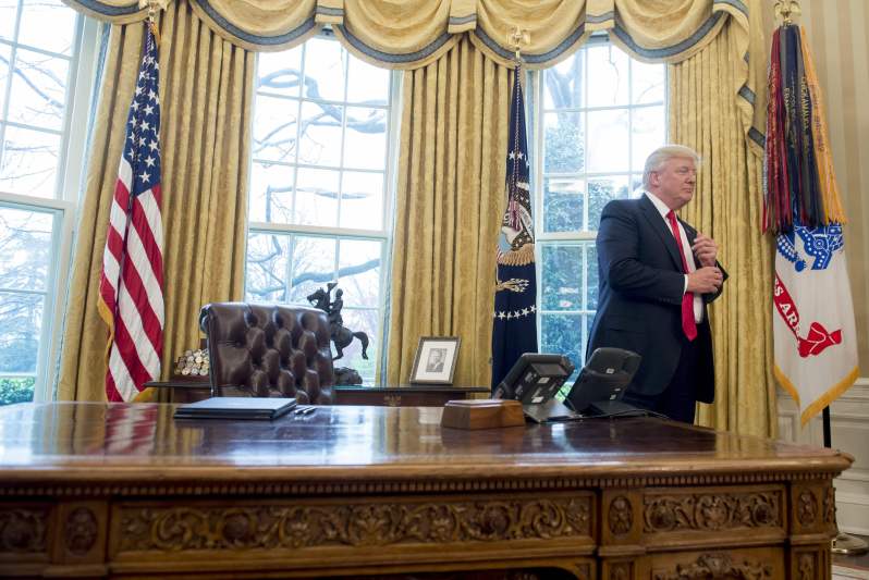 El presidente Donald Trump tuvo su primera derrota, provocada por legisladores del ala más derechista de su partido. Foto: AFP.