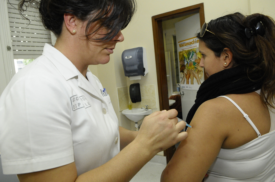 El eterno femenino de una imaginativa pintora