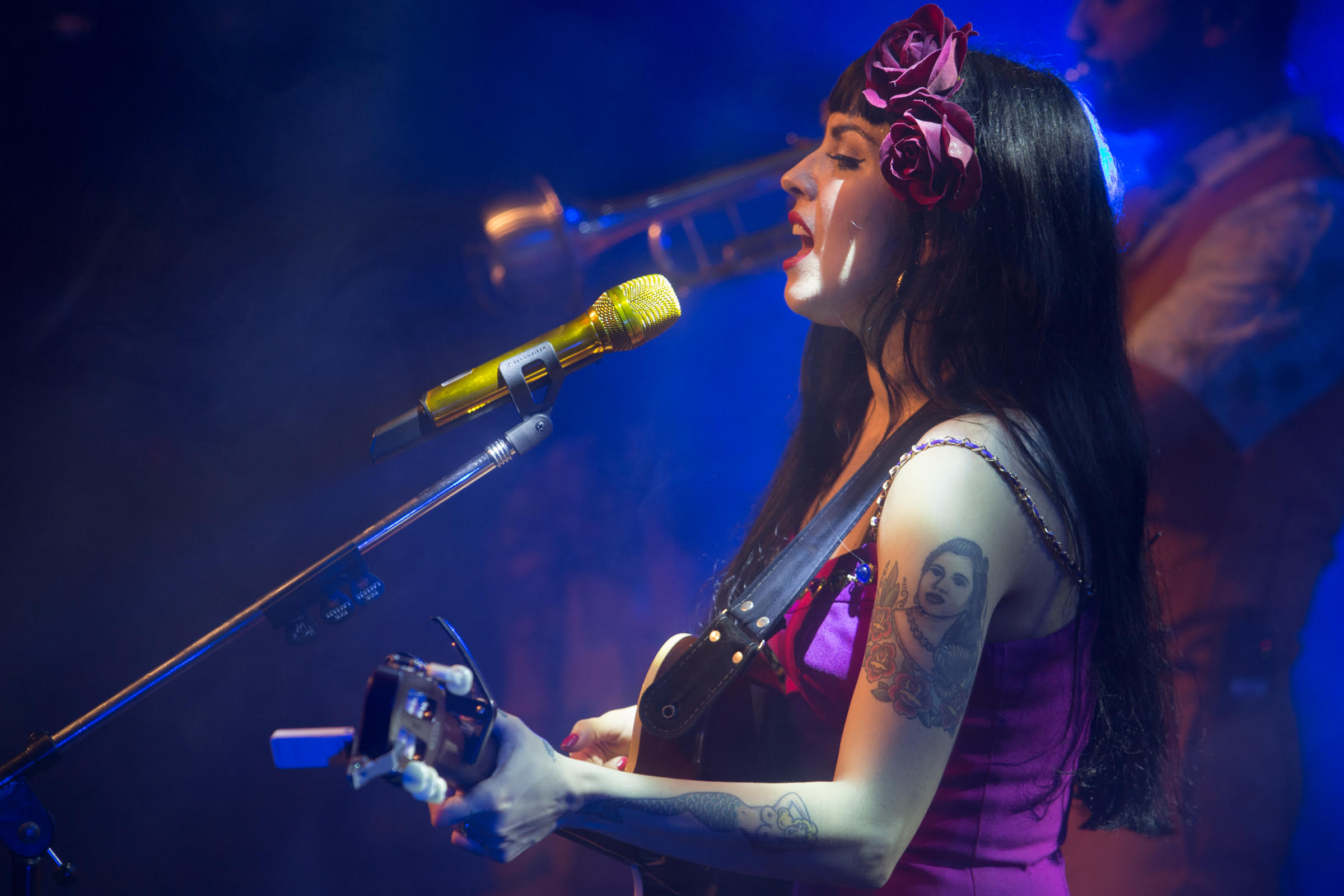 El eterno femenino de una imaginativa pintora