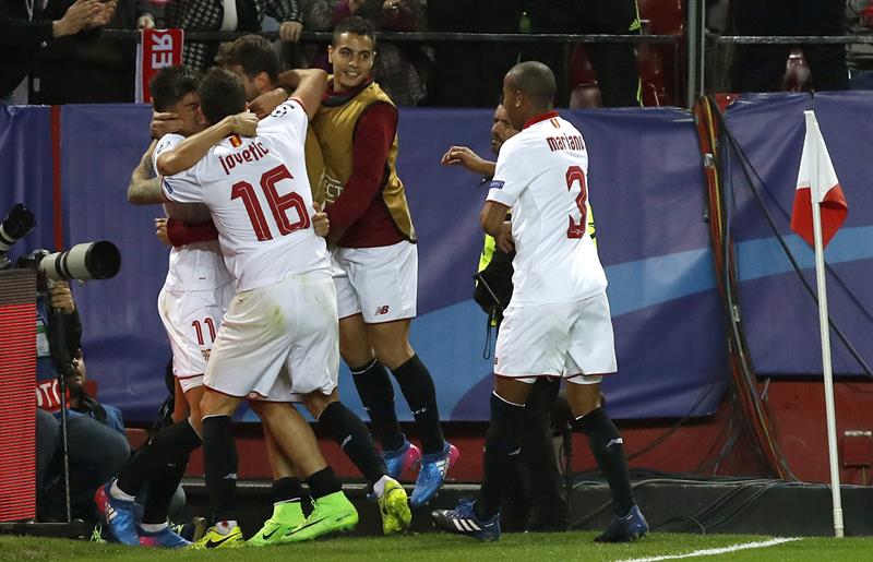 Sevilla derrotó a Leicester por 2-1. Foto: EFE