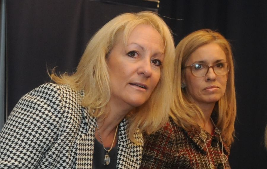 El eterno femenino de una imaginativa pintora