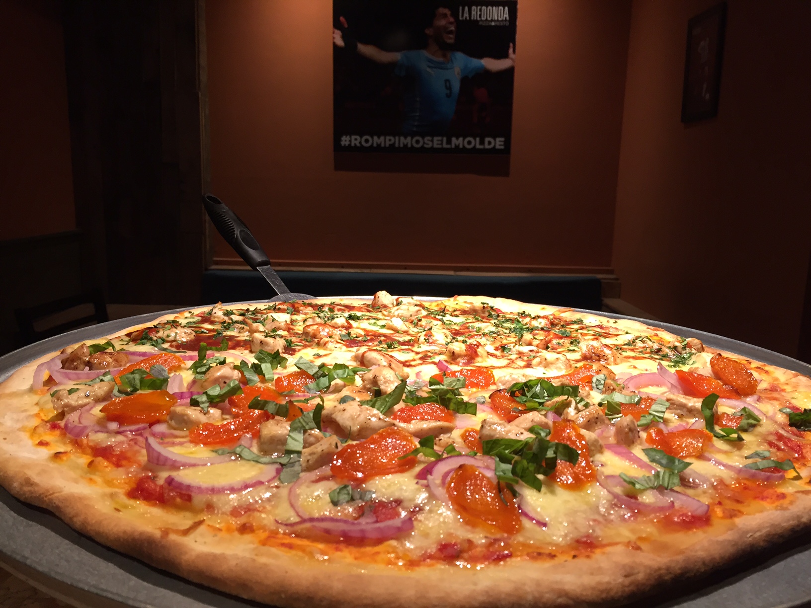 El eterno femenino de una imaginativa pintora