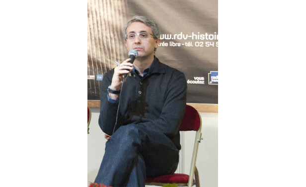 El eterno femenino de una imaginativa pintora