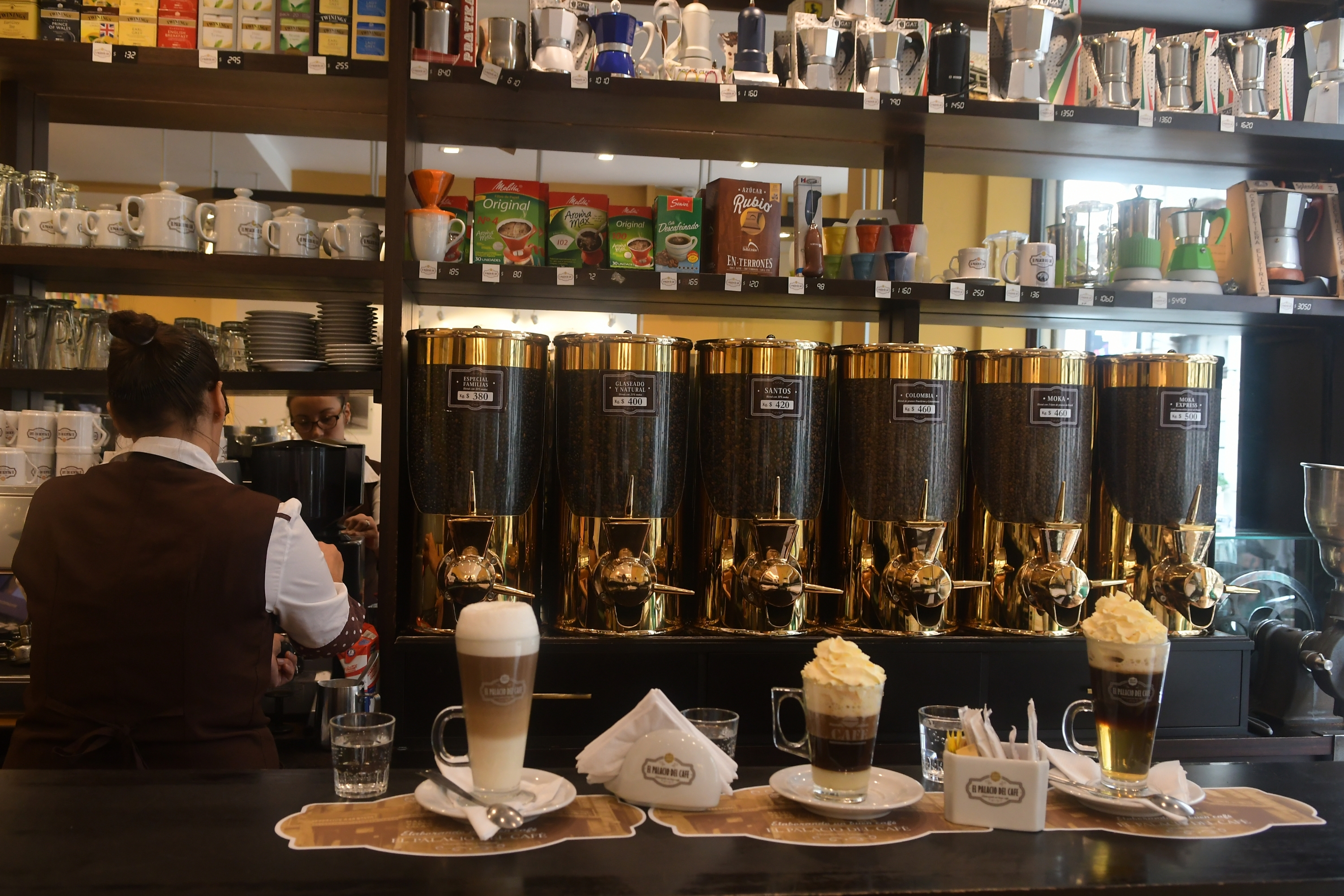 El eterno femenino de una imaginativa pintora