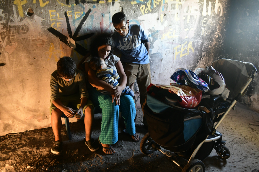 Ocupación : varias familias debieron alojarse en lo que queda del Parador del Cerro tras el temporal. Foto: Marcelo Bonjour