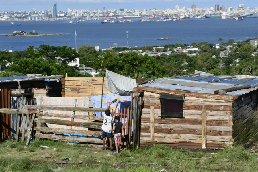 Ocupación : varias familias debieron alojarse en lo que queda del Parador del Cerro tras el temporal. Foto: Marcelo Bonjour