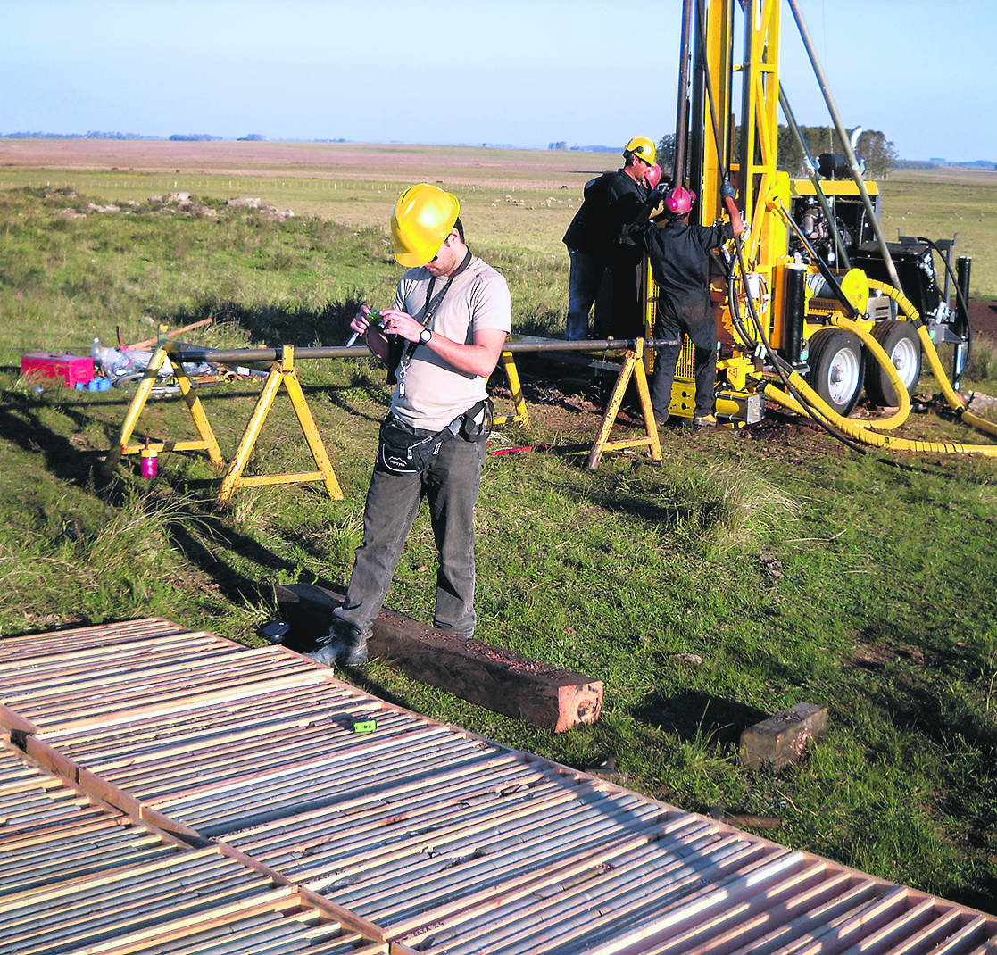 El eterno femenino de una imaginativa pintora