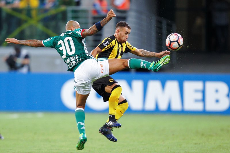 El eterno femenino de una imaginativa pintora