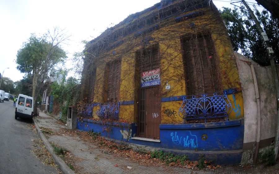 El eterno femenino de una imaginativa pintora